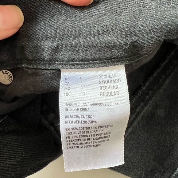 American Eagle relaxed fit mom jean with holes - Picture 3 of 3